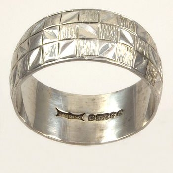 9ct White Gold 8g Wedding Ring Size V